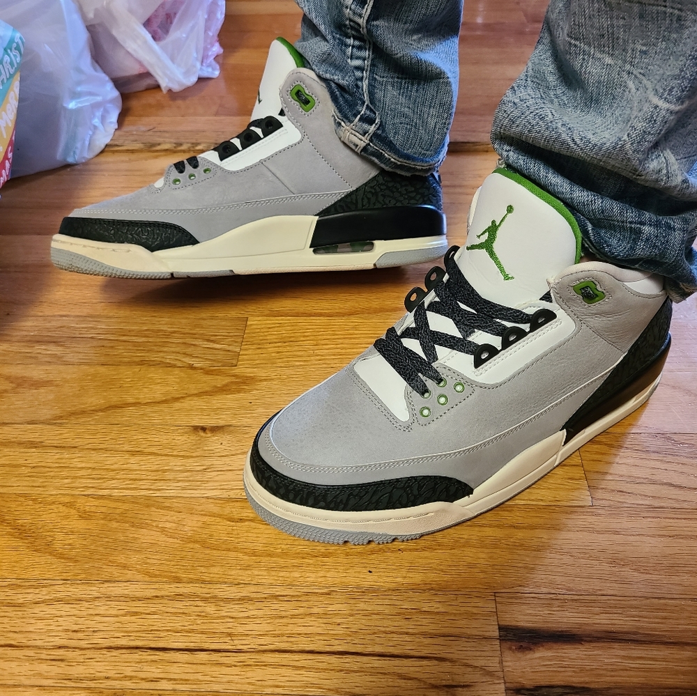Air Jordan 3 Retro Chlorophyll Men's size 10